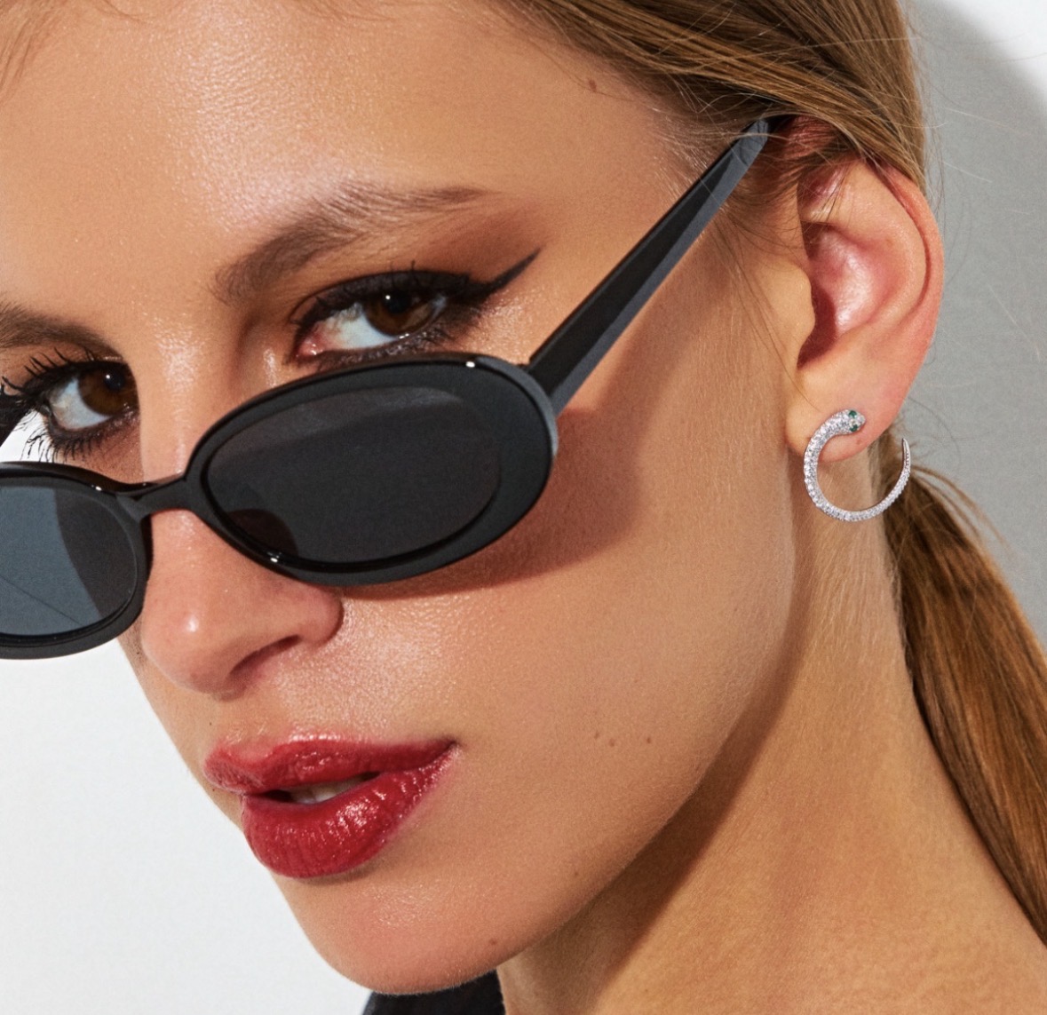 Brinco Argola Cobra C/ Esmeralda